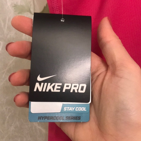 Nike Dry Fit Workout Top - NWT! - Picture 4 of 5